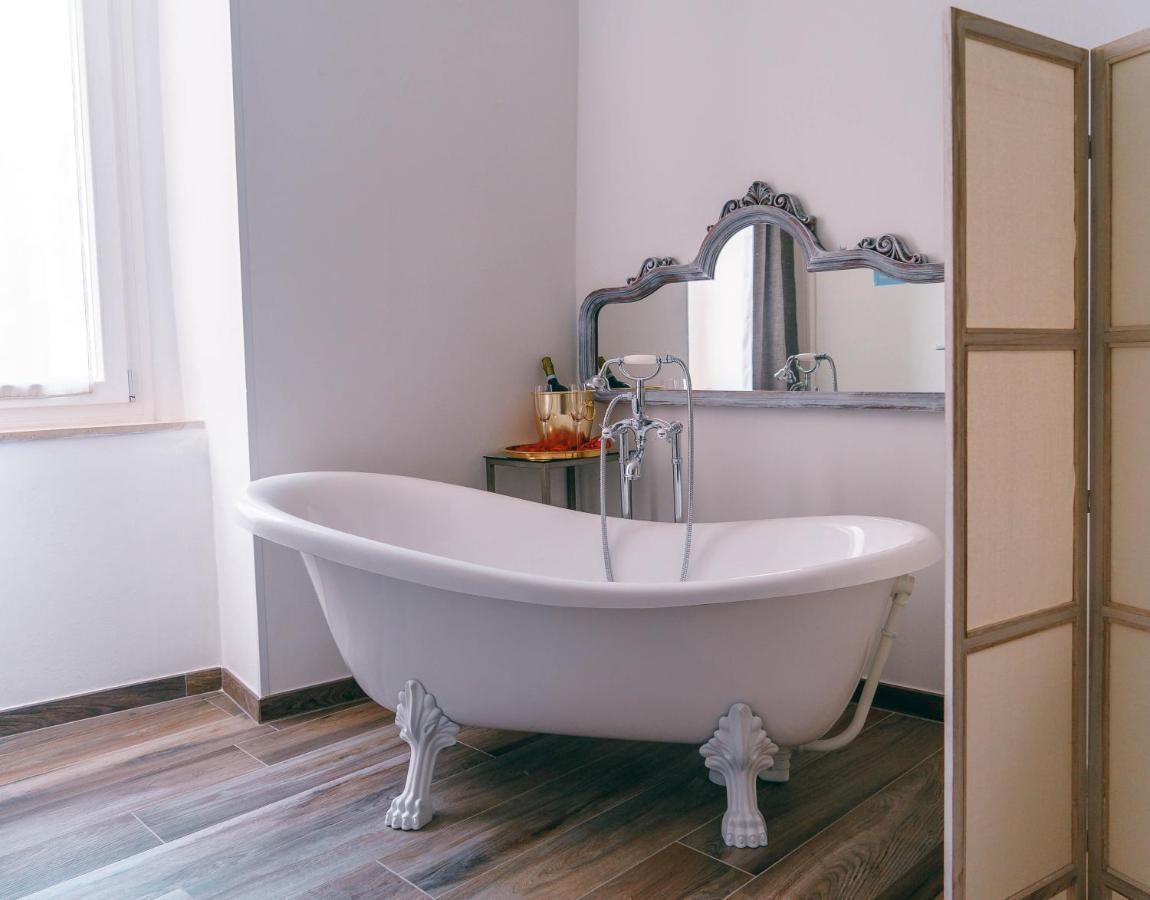 Corte Pietrantica - Charming Rooms & Suites Giovinazzo Kültér fotó